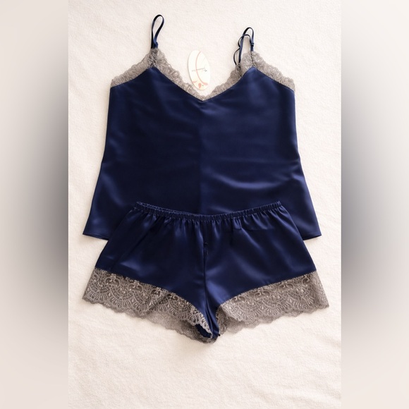 Julianne Rae 100% Silk Lace Cami & Shorts Set Navy Sleepwear.Size Large. NWT.